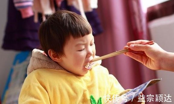 金棘末|医生再次强调:别再这样喂孩子,容易积食不说,还影响大脑发育!