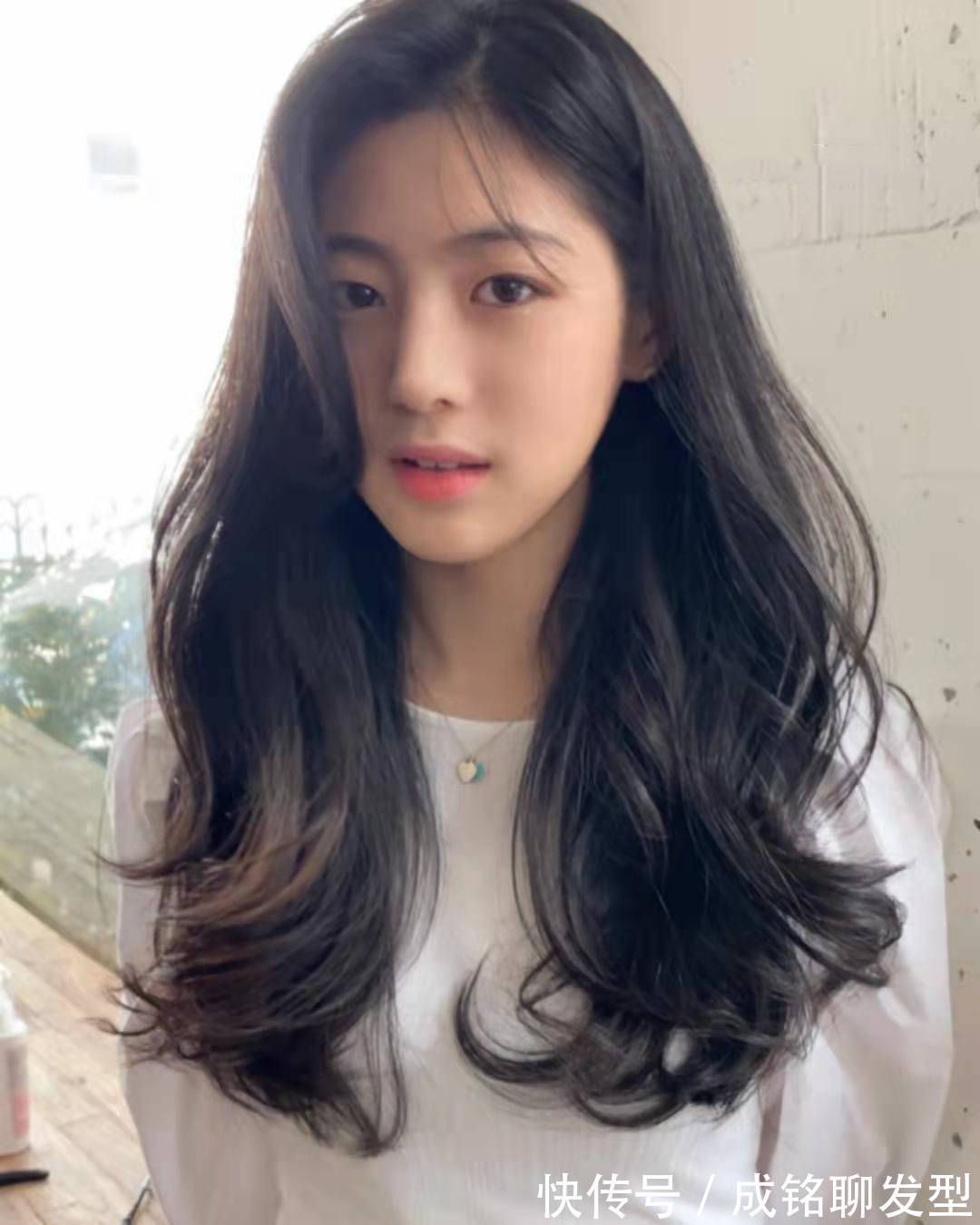 底色|今年这三种颜色很流行,选对头发颜色显白又时尚,洋气又显年轻