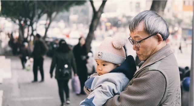 父母|若发现孩子有这四个行为，李玫瑾建议该打就得打！长大了很难改正