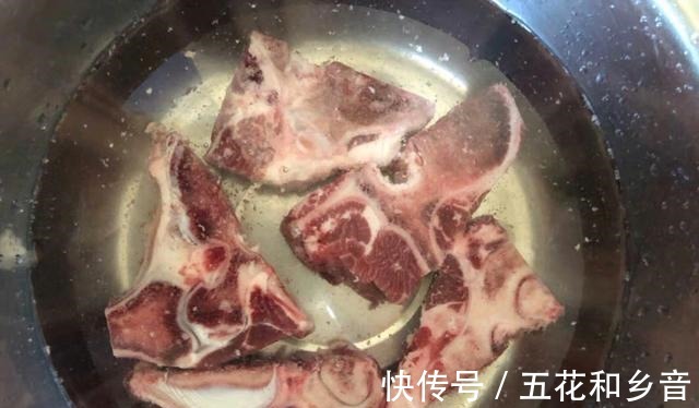 鲜美|想不想和我一起做白萝卜牛脊骨汤，不仅味道鲜美，更是营养丰富！