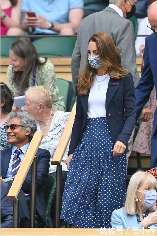 穿搭|西装不一定要配牛仔裤,get凯特王妃搭配半身裙,优雅且有气质