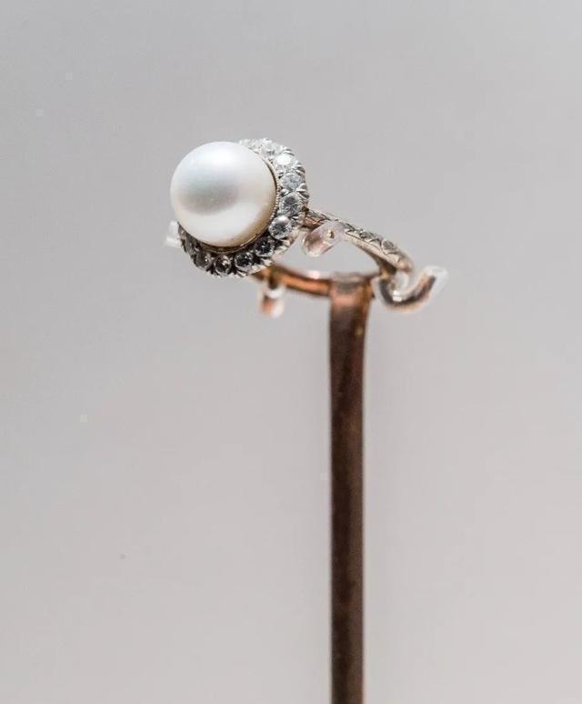 首饰 清朝的首饰比现代还时尚,鸽子蛋钻戒翡翠耳环样样有