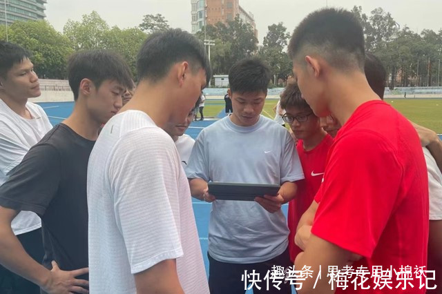 博尔特|苏炳添晒一家三口合照!夕阳西下,猛将化身暖男,陪妻儿看日落