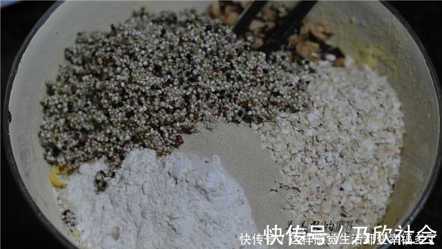 小姐姐|减肥也能吃主食!用5种食材做杂粮包,比白面馒头香,越吃越瘦!