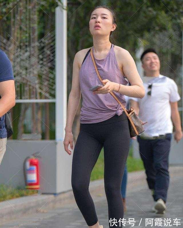 时尚 充满活力的打底裤穿出最美姿态，充满时尚浪漫的气息，时尚十足