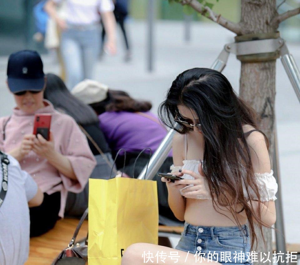 长腿热裤美女,白皙透亮的皮肤绝美!