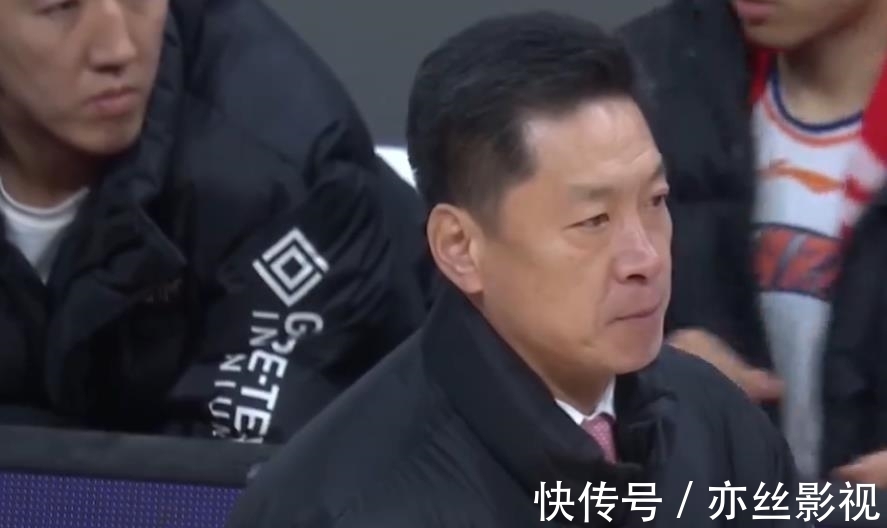 李春江|开局被打11-0!哈斯轰10+3打爆王哲林,冯莱钉板大帽,李春江着急