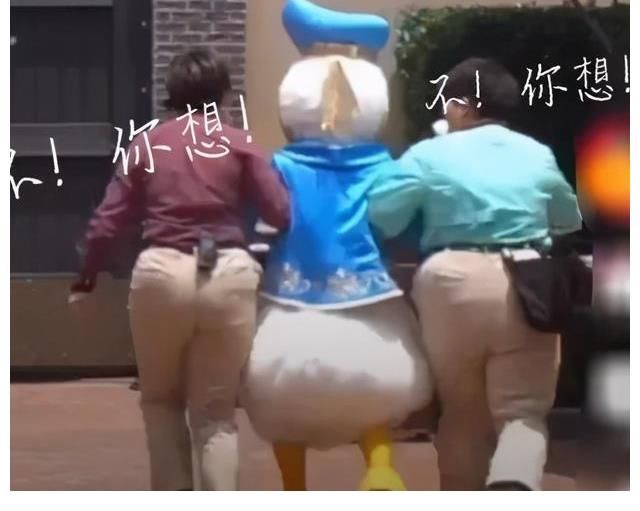 王冠|白玉兰现场尴尬,关晓彤跨界主持,曹可凡金炜失言,王冠独木难支