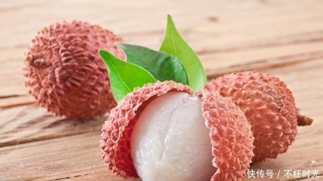 肝中毒素|肝病都会害怕的4种碱性水果，夏季吃多它，轻松排出肝中毒素！