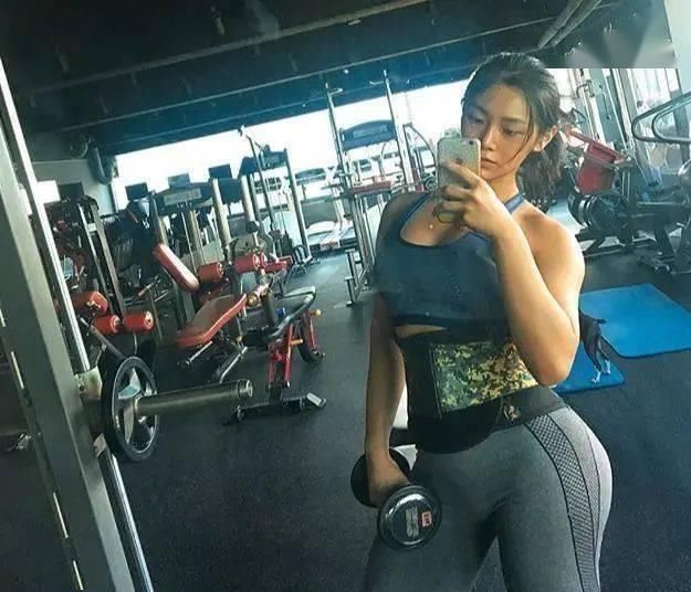 S曲线|她身高170,体重135斤,健身三年练出S曲线,令网友羡慕她的身材