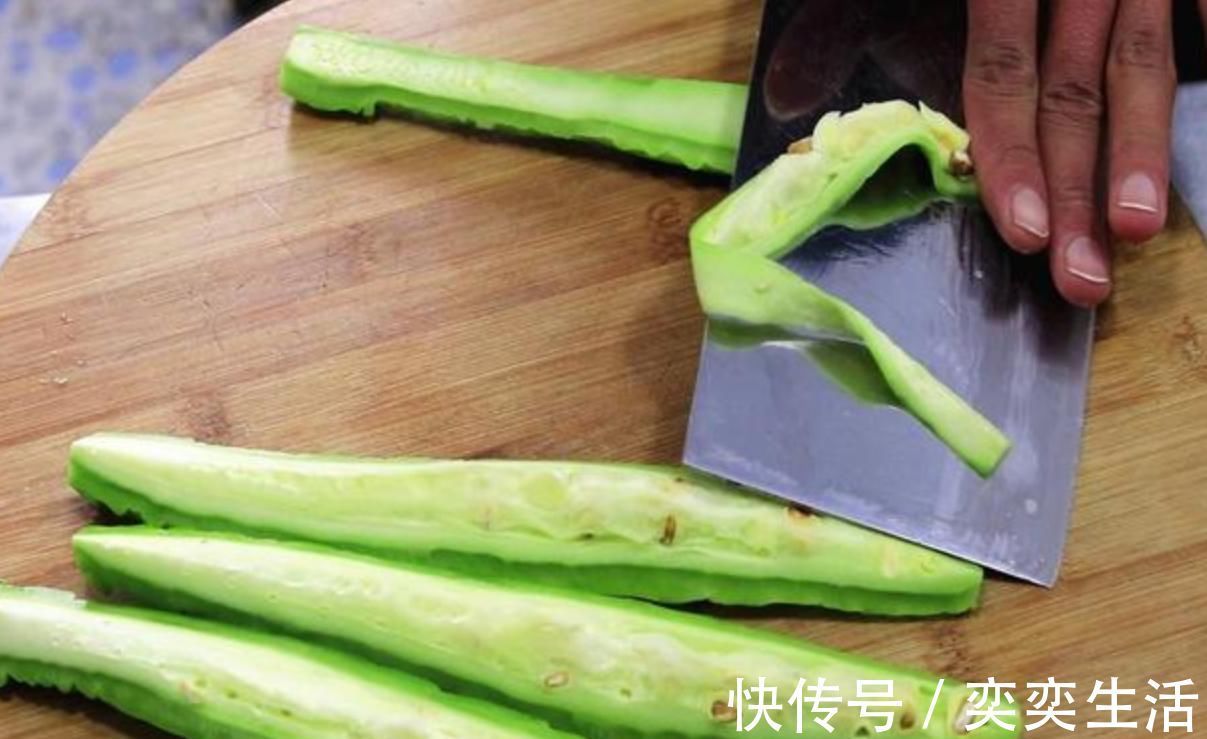 焯水|凉拌苦瓜要不要焯水？很多人搞错，只需1步，苦瓜清脆好吃不发苦