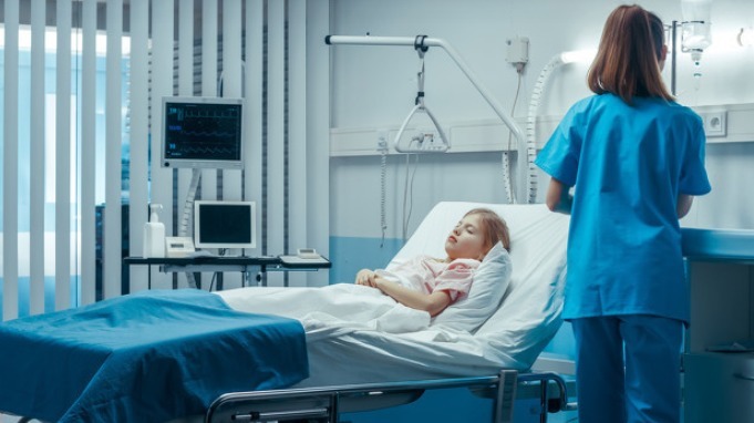 孩子|发烧到死亡仅半天!看见医生这样给娃治病,赶紧叫停