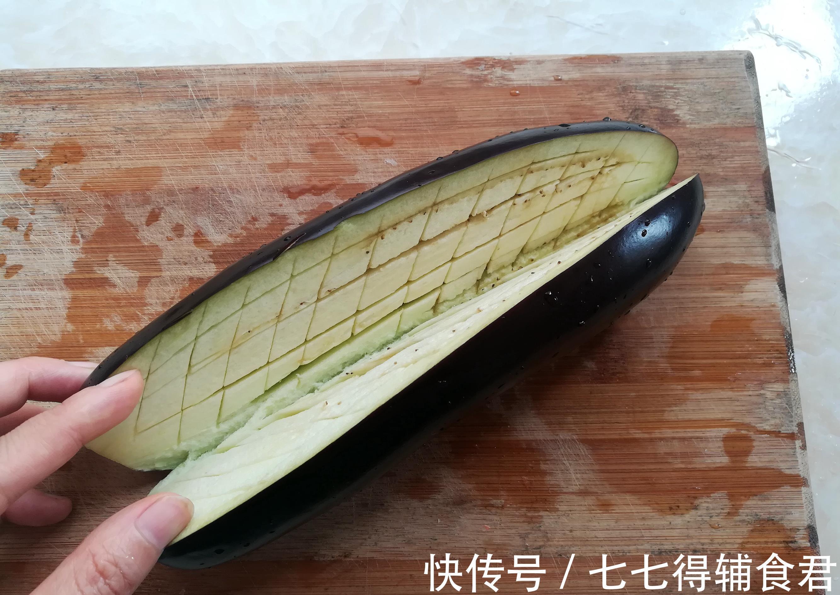 烤茄子|茄子就爱这样吃，不放油不加水，营养美味不上火，1周3次吃不腻