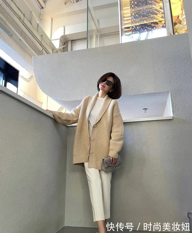 裤子|“白裤子”才是万能的搭配神器,9个造型告诉你答案,高级洋气