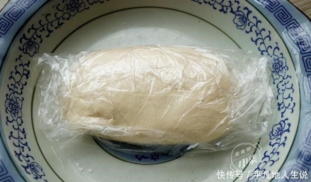 面团|面粉别炸油条了，试试这样做，柔软香酥，保证吃一次就念念不忘