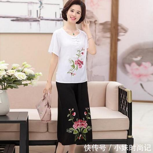 短袖 妈妈自从穿了这些上衣,衣柜里的衣服都不想再穿了