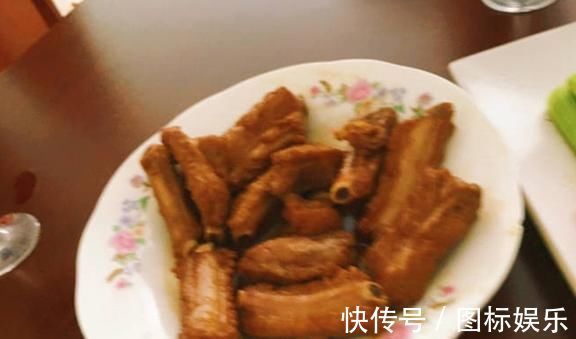 孩子|小姑子来做客，我做一桌菜招待，等哄完孩子出来一看，我怒掀桌子