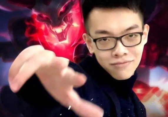 RNG|LOL:锤石绝活哥青蛙官宣加入RNG大家庭,小明狗妃地位不保