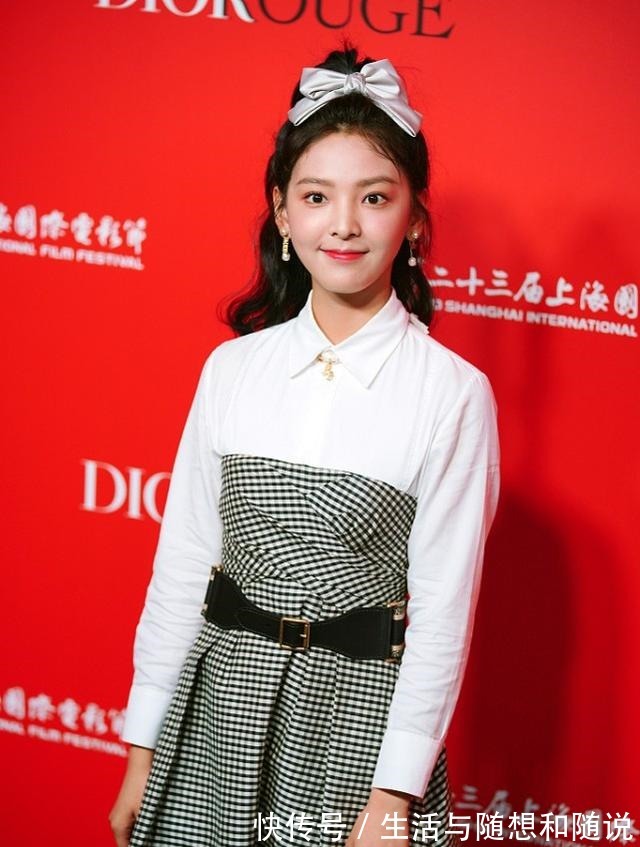 衬衫 女明星都在穿的简约白衬衫,原来搭配好也能这么精美,时尚又高级!