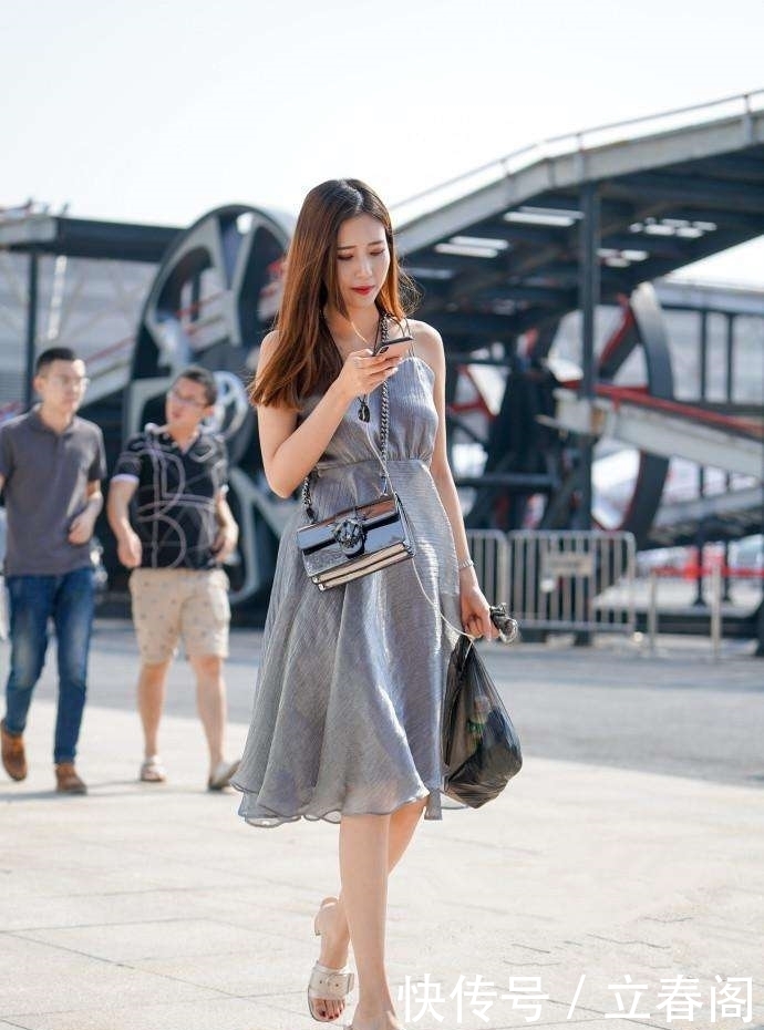 紧身|街拍: 紧身连衣裙, 给你的气质添彩