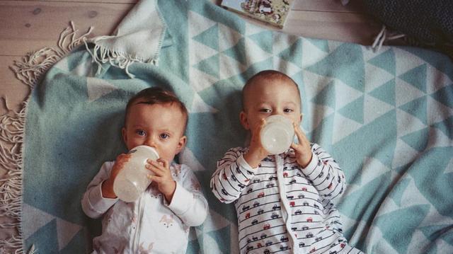 孩子|宝宝一岁后，家长喂养牢记“两戒三少二坚持”，孩子成长更健康