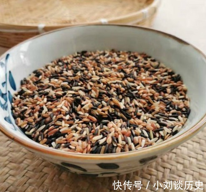 小米粥|立秋后,这3种粗粮建议多吃点,营养美味还不贵,应季而食身体棒