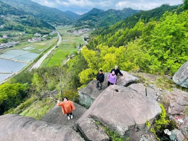 晃石洞星海横流岁月成碑