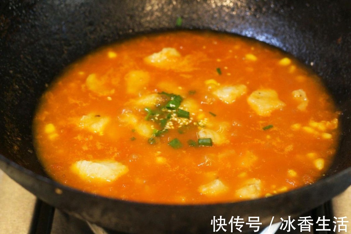 好吃|多给孩子吃龙利鱼,肉多刺少,加入番茄一起炖煮,酸甜又好吃