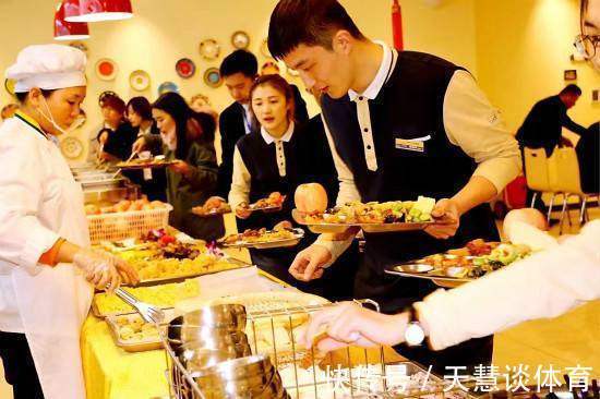 食堂|看了马云的食堂,刘强东的食堂后,再看王健林的食堂,差距太大了