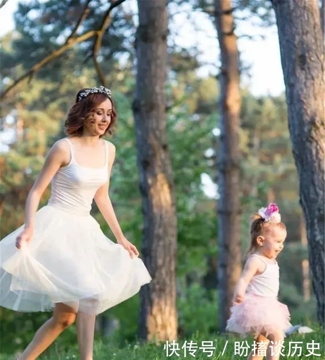 家长|可怕的两岁!孩子为什么有这种奇怪行为?