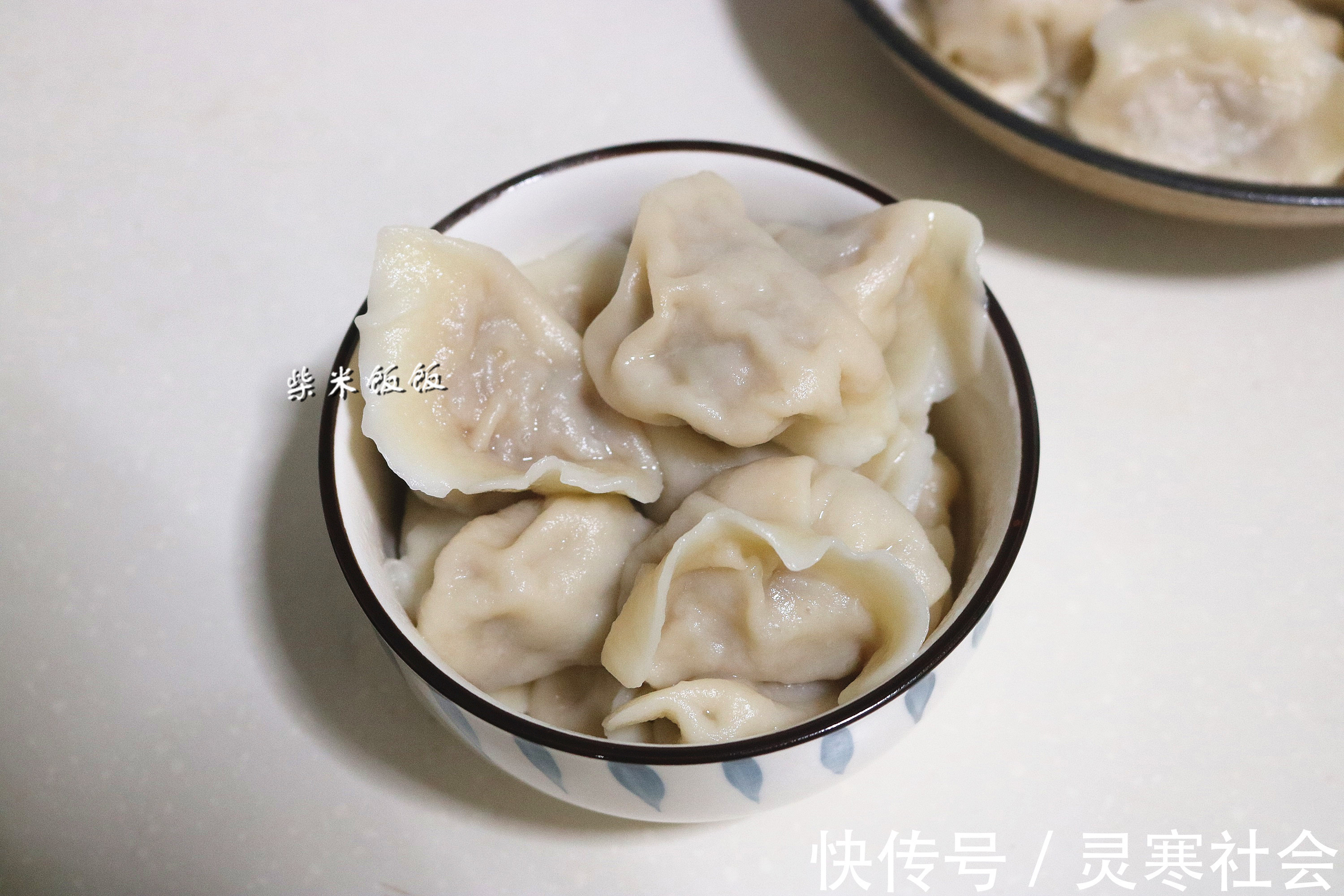 白菜汁|饺子还是这馅好吃，咬一口流汤汁，香软过瘾，一大盘不够吃