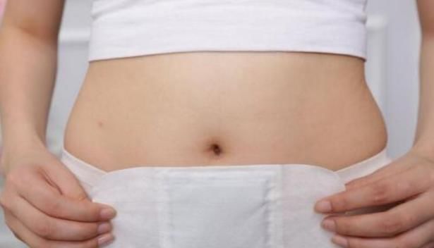 肚脐眼窝里的“黑泥”,到底是如何形成的,需不需要进行清理呢