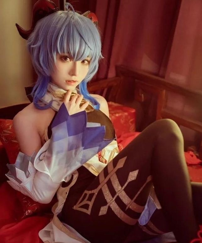 甘雨|《原神》甘雨cosplay,完美身材与气质,太美了