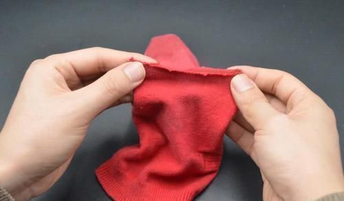 破洞|袜子上有破洞怎么办?教你一个诀窍,袜子变得完好如初,回家试试