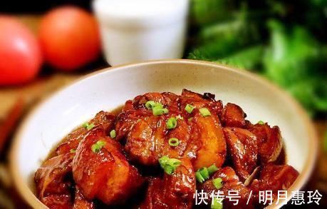 红烧肉用酱油上色易发黑,用它保证每一块都是琥珀色,材料家家有