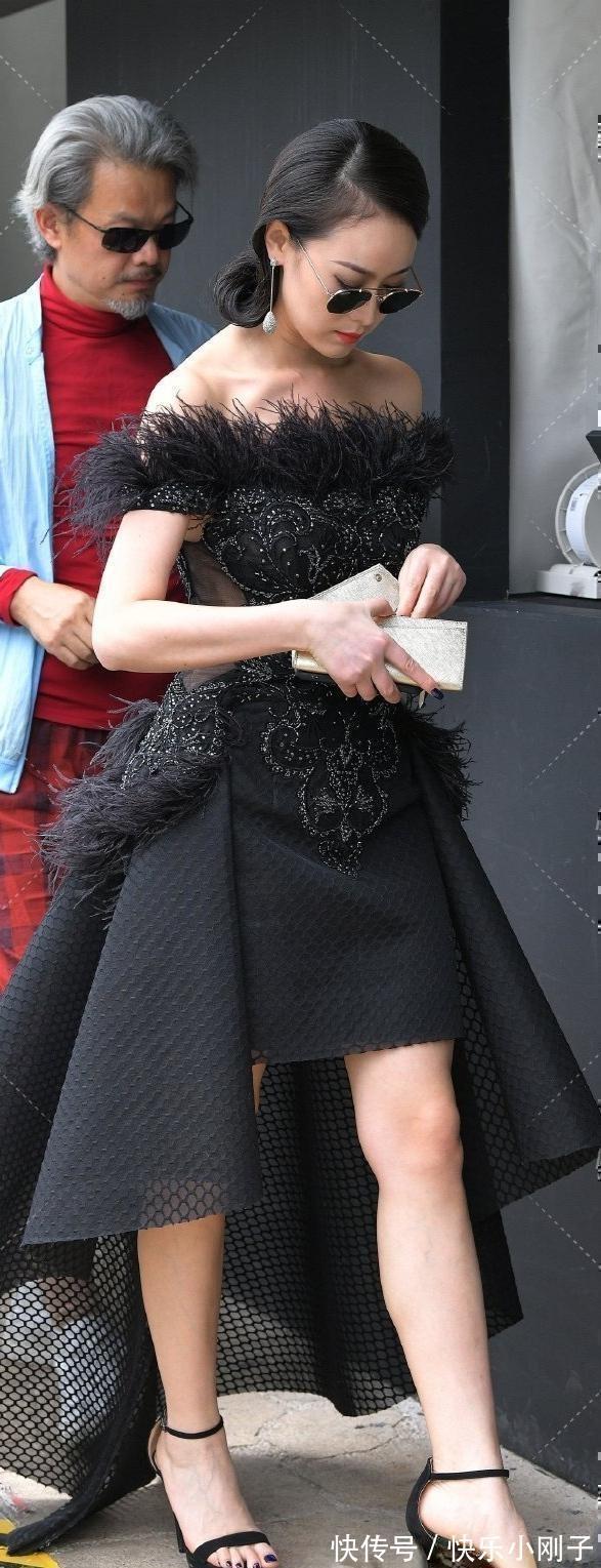 印花 约会必备的连衣裙穿搭技巧,时尚又富有设计感,美丽清澈