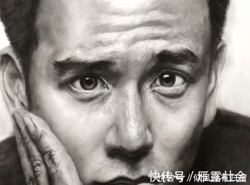 写实&小学生画超写实彭于晏,看到手背青筋时,网友:艺考满分!