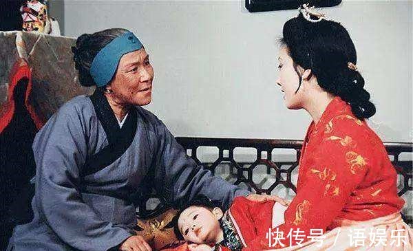 贾府&刘姥姥游大观园时,薛宝钗做了两件事有违人性,被贾母严厉批评