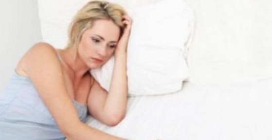 失眠|失眠总是不好?避开失眠“雷区”,常吃3物,喝1水,一觉到天亮