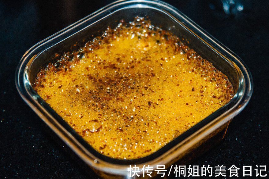 做辣椒油，直接淋热油是错的，大厨教你这样做，又辣又香又入味