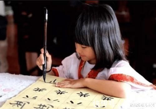 练字|小学生“草稿纸”走红,考试被当成“试卷”上交,网友:完全相反