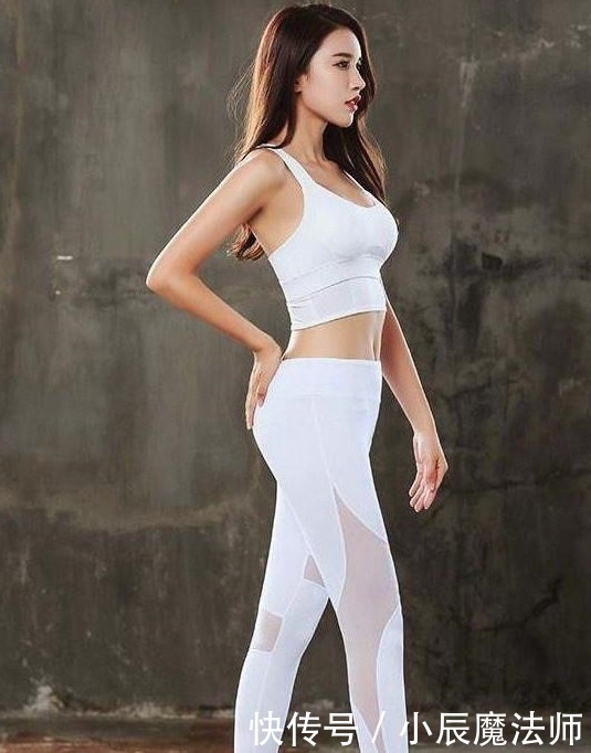 小姐姐爱穿紧身打底裤,曼妙的身姿,女人的终极梦想