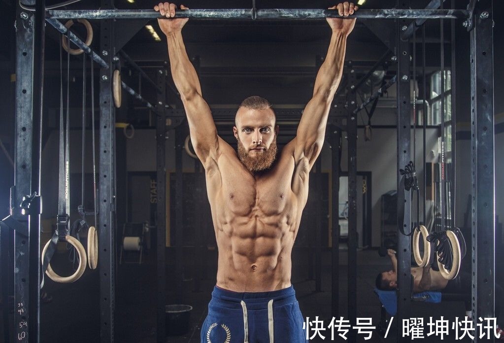 训练|单杠的训练方法,学会5个动作,提升基础力量水平