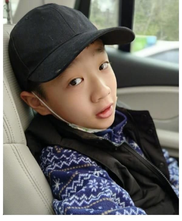 爸爸去哪儿|爸爸去哪儿四年后，杨阳洋秀气，阿拉蕾精致，看见Kimi：男神