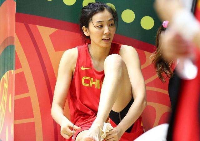 国手|刚拿到冠军就退役!女篮国手正式官宣,郭艾伦留言,球迷喊话在一起