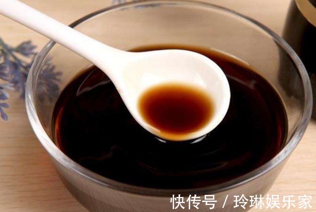 涂抹|玻璃贴纸好看难清理教你4个妙招清理玻璃贴纸,粘胶再紧轻松除