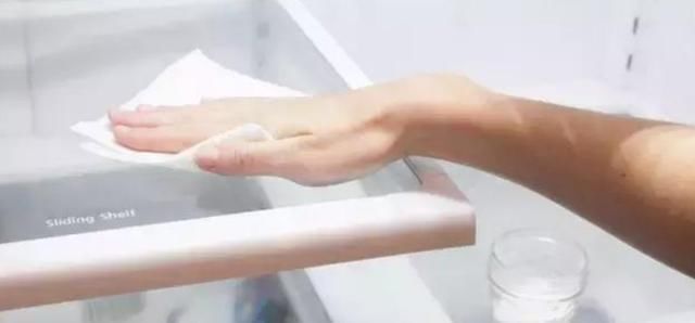 冰箱的霜太厚怎么办只需把它放进去,几分钟全都除干净