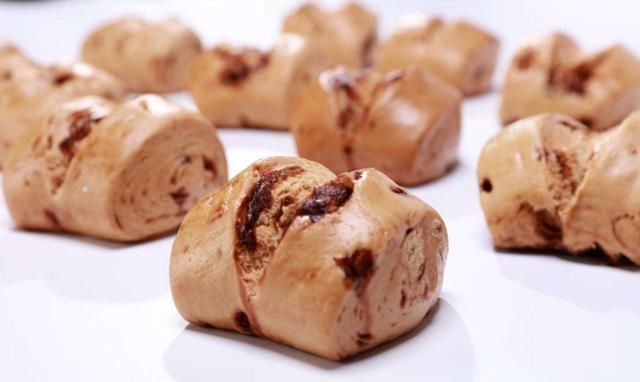 红糖开花馒头,和面比例你知道么?网友:原来是500g里放5g