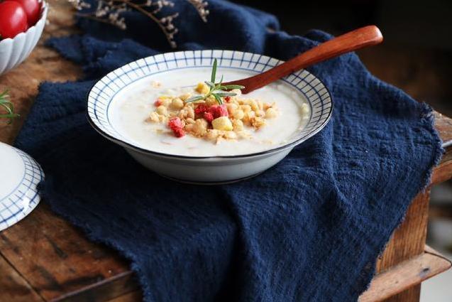 燕麦|小米怎么烹饪有创意又有营养水果燕麦不能少,老人小孩都合适