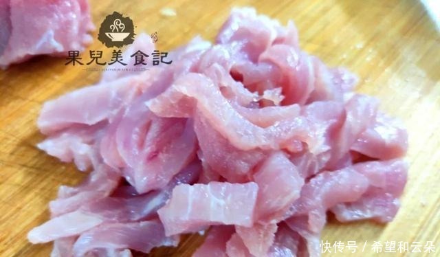  春天，用这菜炒肉，鲜香肉嫩，好吃又入味